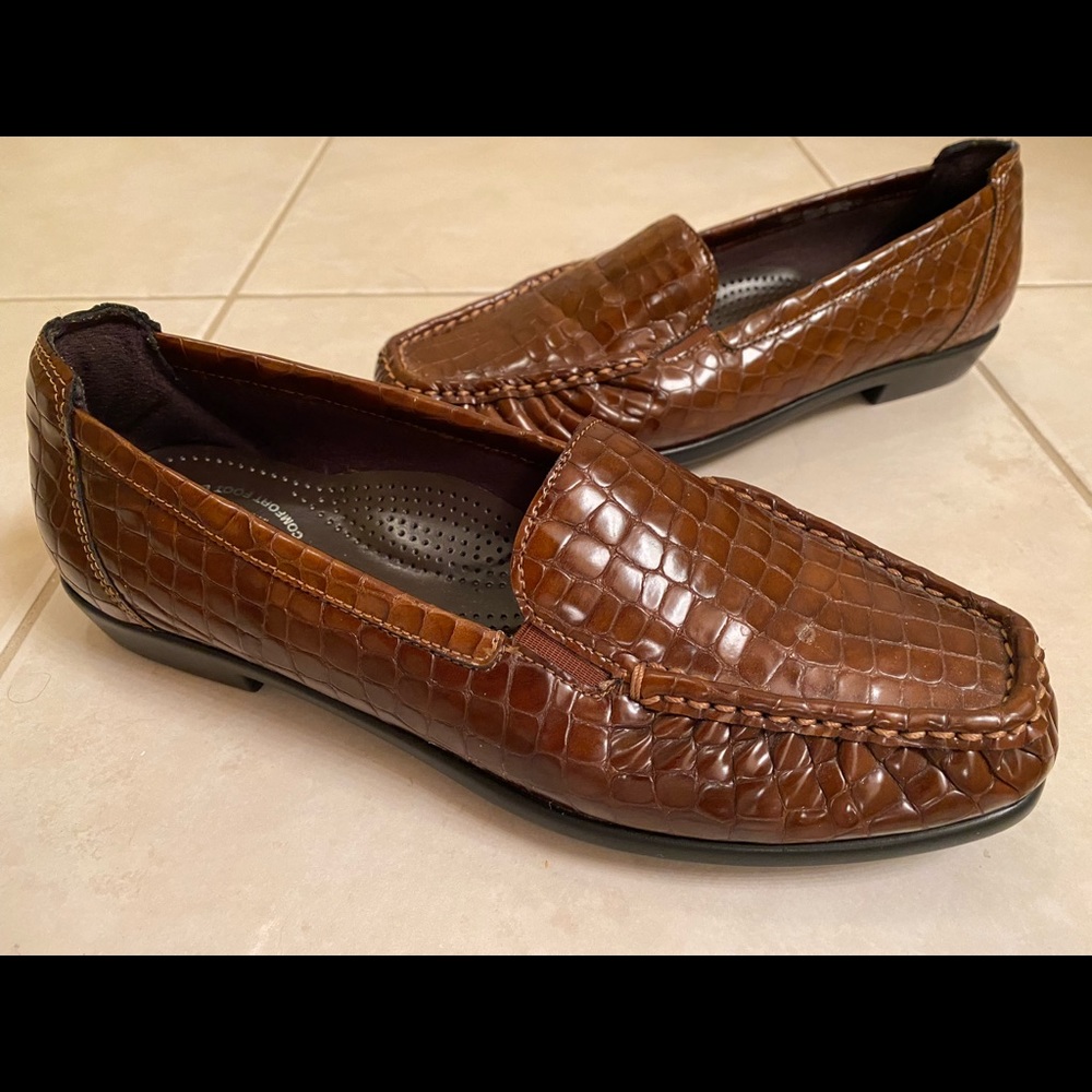 SAS Joy Croc Patent Leather Loafers Comfort Orthopedic Moccasin Mature Classic